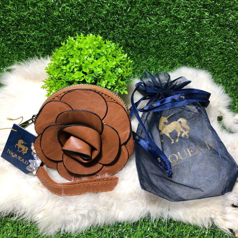 NIQUEA.D Keychain Wristlet